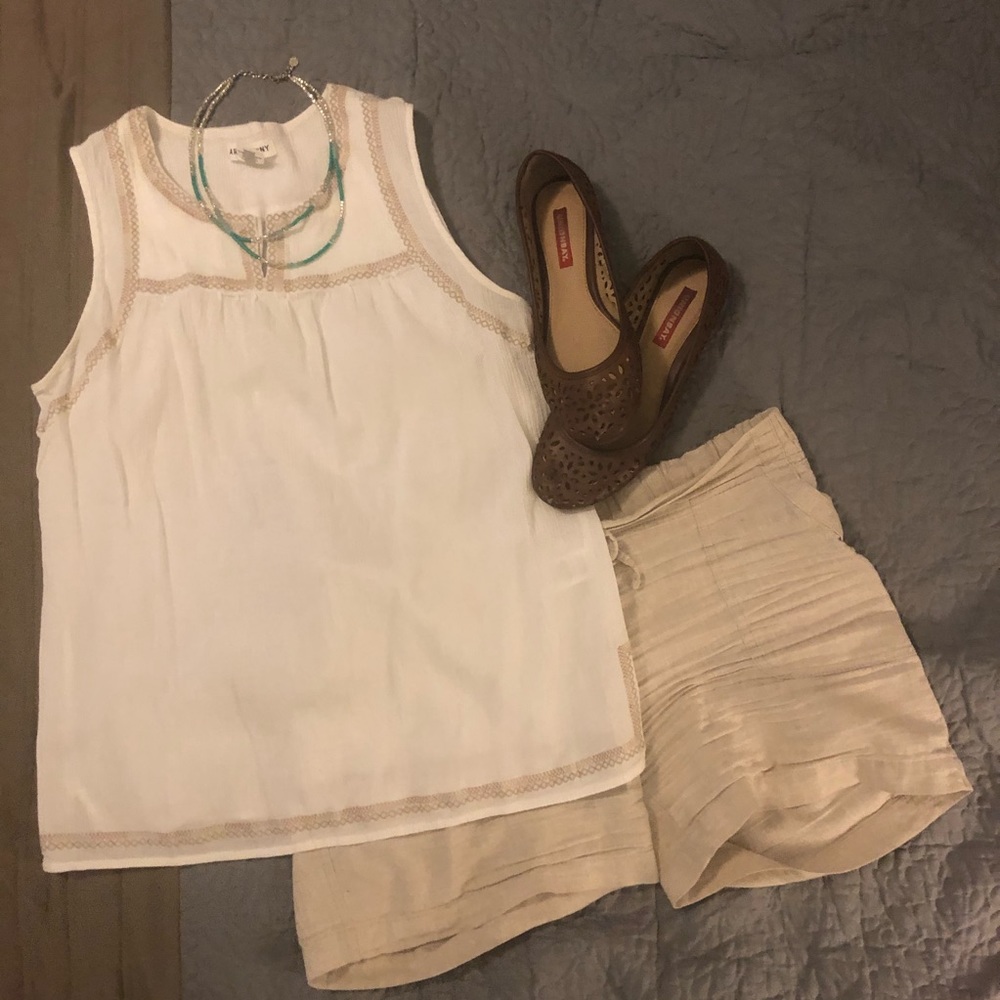 Artisan NY white sleeveless top with cute details - Picture 2 of 5